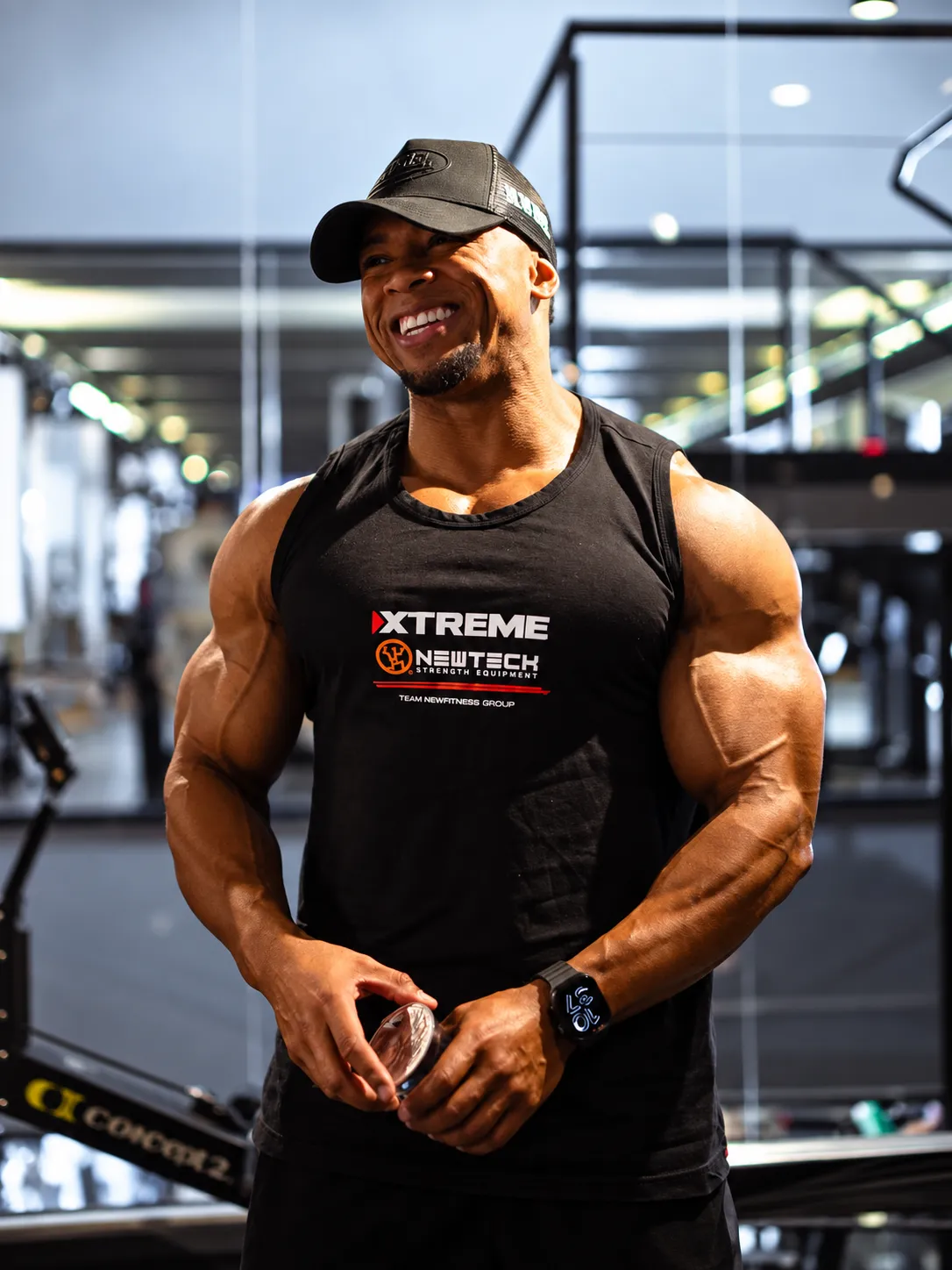 Rude Boy com regata Xtreme em academia
